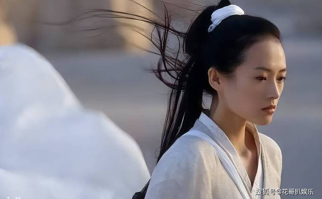 章子怡回忆出道史，现场哽咽致谢伯乐张艺谋，张艺谋起身鞠躬回应