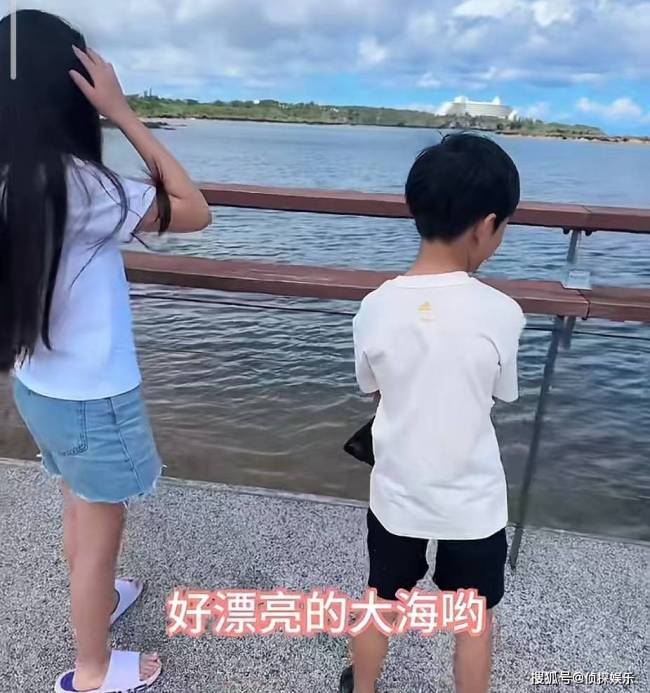 汪小菲俩儿女近照曝光，小玥儿长成翻版大S，希箖瘦高帅气像爸爸