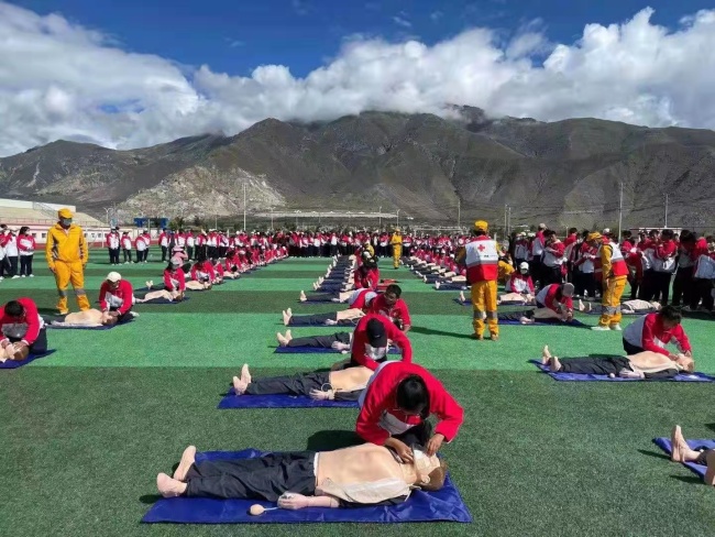 西藏玖玖玖紧急救援中心开展“应急救护进校园”活动