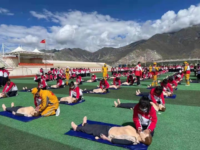 西藏玖玖玖紧急救援中心开展“应急救护进校园”活动
