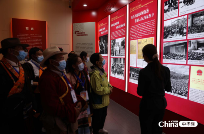 西藏基层干部赴京参观学习班第二期学员参观“铸牢中华民族共同体意识系列展”