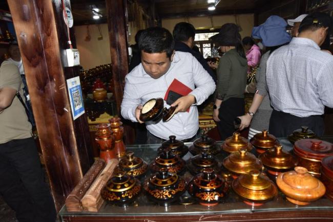 “观云南联世界”外国驻昆领馆团圆满结束在迪访问