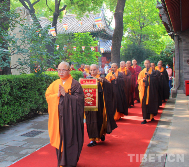 走进广济寺共观佛诞节法会