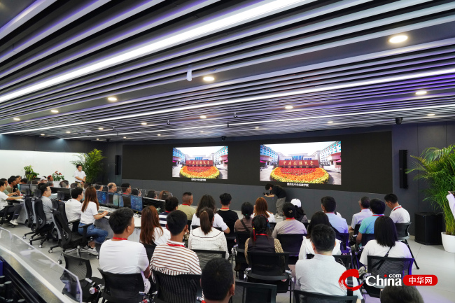 “2023西藏村居两委基层干部赴京考察学习团”学员在智慧中心考察