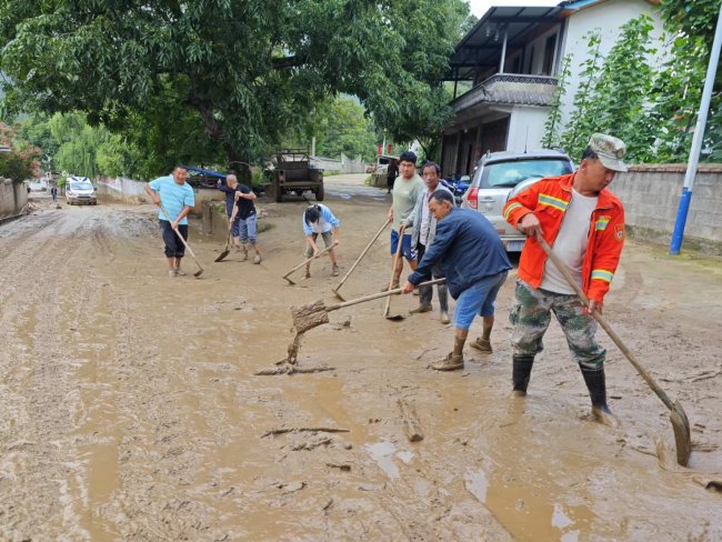 维西县塔城镇塔城村响古箐突发泥石流灾害