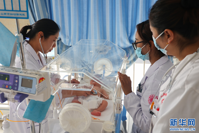 千里山湖情,格桑花更艳