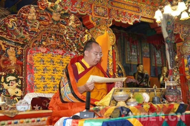 班禅在藏传佛教直孔噶举派主寺礼佛讲经_建藏援藏频道_中华网
