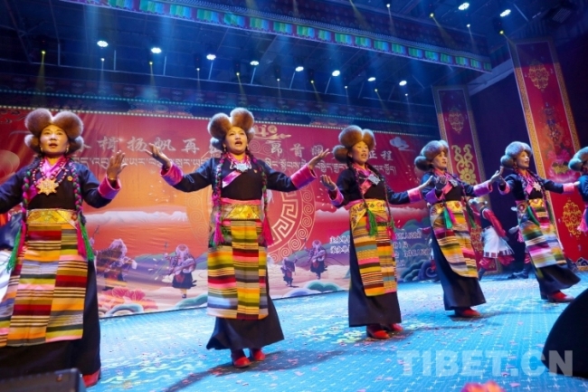 西藏山南：“藏戏第一村”迎来了“村晚”