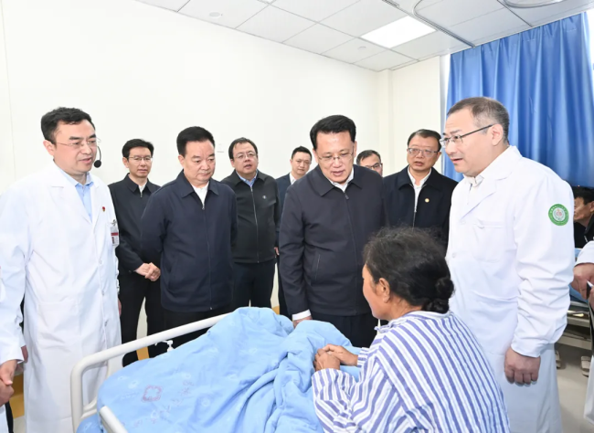 重庆市代表团赴西藏昌都市考察对口支援工作