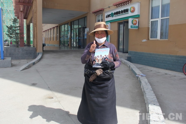 首都医疗专家团与阿坝县群众的温情故事