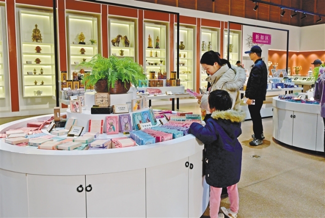 假日西藏：文旅市场火热 消费活力释放