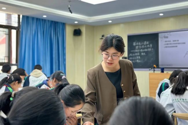 让“中轴魅力”在孩子们之间分享  ——记西藏拉萨北京实验中学课程发展中心主任马潇雅