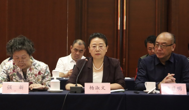 援藏干部代表杨淑文致辞