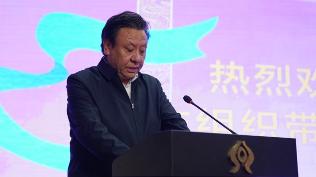 西藏自治区工商联党组成员、副主席巴桑多吉在欢迎仪式上发表致辞
