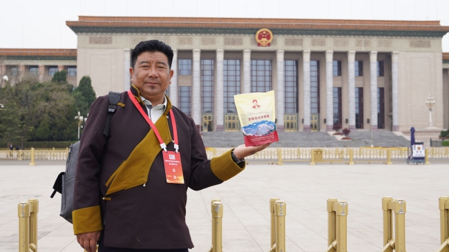 厚植爱国情怀 西藏农牧民合作组织带头人参观天安门广场