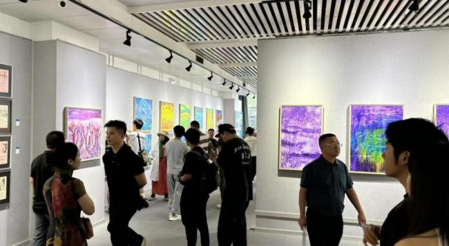 海男诗画展《灵魂》在云南省图书馆开展