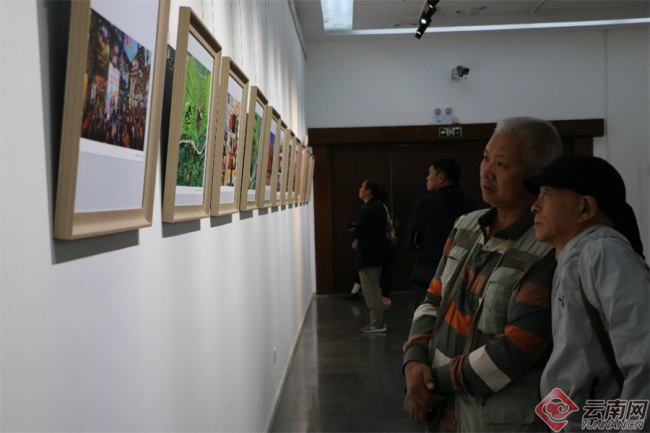 “团结花开·幸福春城”摄影展在昆明市博物馆开幕