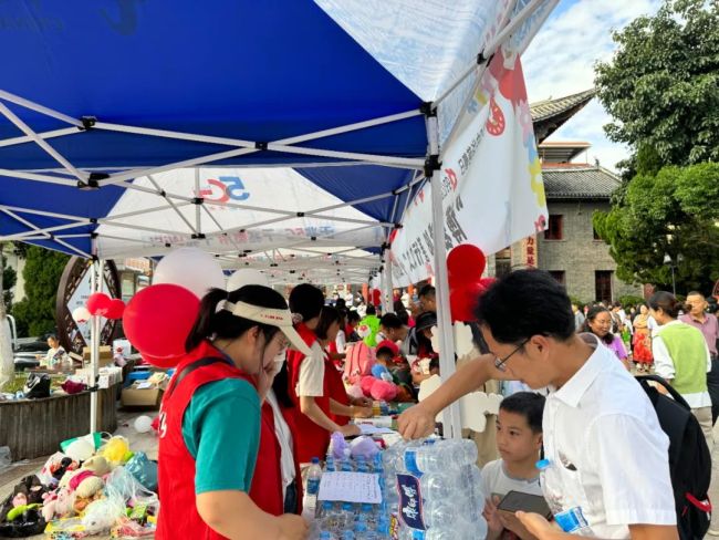 保山隆阳公益市集火热开市