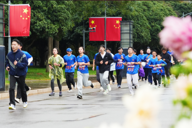 “弦歌之路——重走联大路·赓续爱国情”校园跑活动在云南师范大学举行