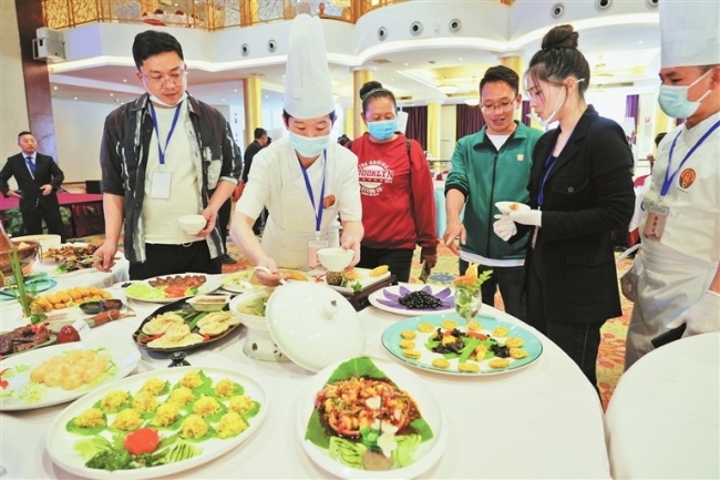 红河州举办第二届美食烹饪大赛暨“一县一宴”名店评选大赛