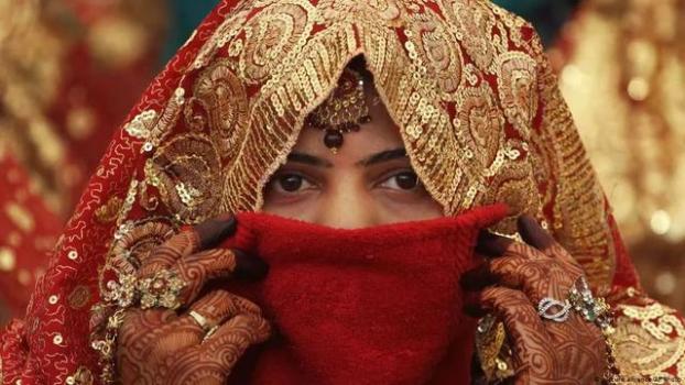 印度男子和父母谋害妻子，原因：嫁妆给少了！