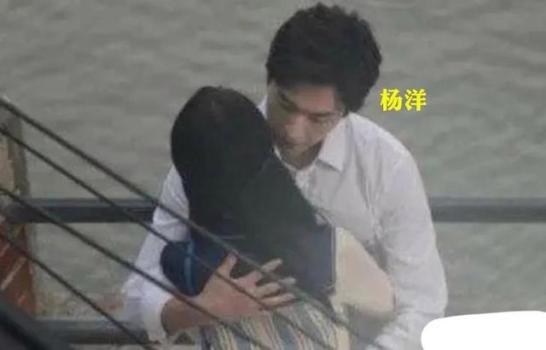 32岁的杨洋与24岁的王楚然马尔代夫拥吻被拍 粉丝呼吁学习一下刘宇宁
