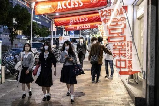 日本再发生集体食物中毒：受害者或高达数百人，波及“半个日本”