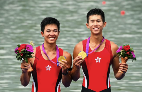 中国香港代表团在亚运会拿到了首枚金牌！