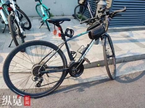江苏南京一市民骑自行车没牌照被罚50元，执勤交警称车上路都要牌照