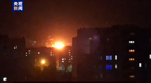 卢甘斯克一油库遭导弹袭击起火 5人伤，燃气管线大火蔓延