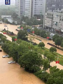 安徽黄山洪水冲塌房屋卷走车辆 黄山市防汛应急响应再升级！