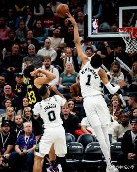 NBA杯：马刺力克爵士4连胜 文班亚马34 7 6三分马卡伤退 马刺保留出线希望