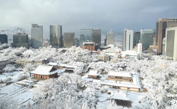 韩国连续第二天降大雪　雪天关联事故致5人死亡 多地交通瘫痪