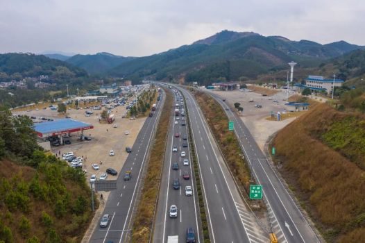 多地交警明確春節(jié)車輛輕微違法不罰 柔性執(zhí)法暖人心