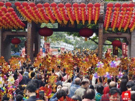 108米大金龍亮相佛山行通濟(jì)現(xiàn)場 舞龍祈福添喜慶