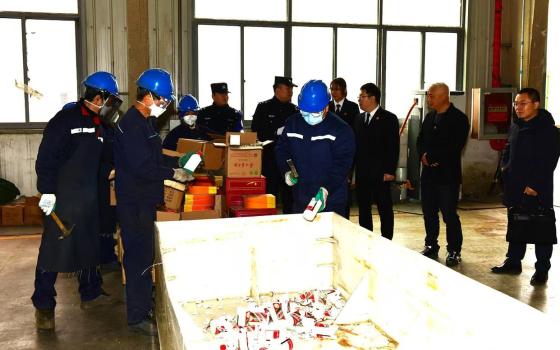 丰台法院现场销毁1000余件假冒茅台注册商标物品 打击侵权行为