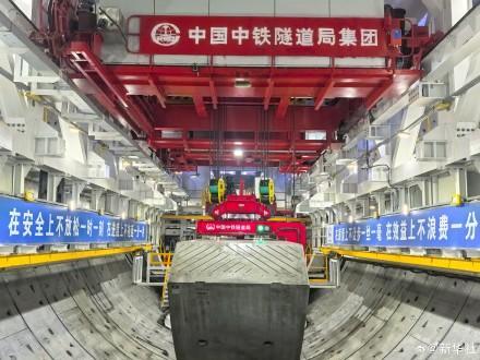 “领航号”盾构机掘进突破5000米 世界最大直径高铁盾构机创纪录