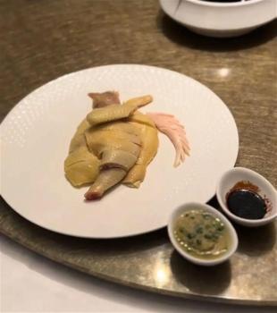 餐厅半只鸡卖480元：喝牛奶听音乐长大 顾客质疑智商被侮辱