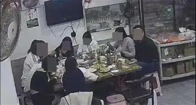 男子花150元获近千监控画面 烧烤店逃单事件引热议