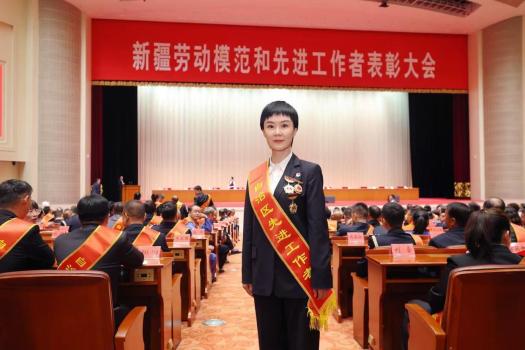 賀嬌龍?jiān)佾@表彰 榮譽(yù)加冕續(xù)寫輝煌