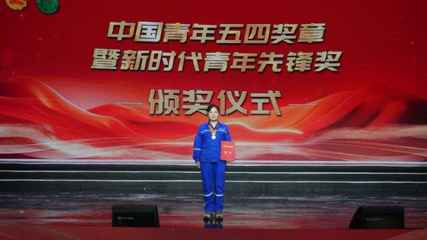27歲的他用焊花焊成了五四獎?wù)?青春在焊花中閃耀