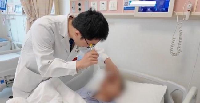 37歲男子連坐兩次過山車突發(fā)顱內(nèi)出血 醫(yī)生提醒這些患者坐過山車需謹(jǐn)慎