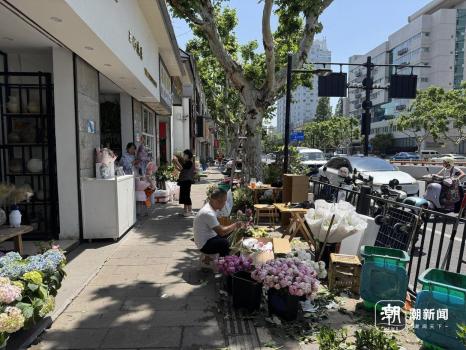 杭州年輕人的母親節(jié)過法太超前了 鮮花與蛋糕預(yù)訂熱潮