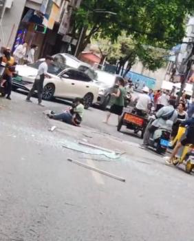 媽媽騎車載女兒路過孩子被玻璃窗砸中 高空墜物致傷引關(guān)注