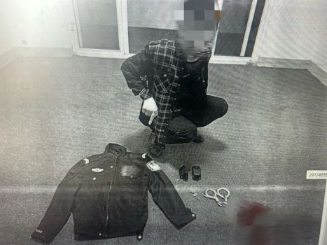 5男子開假“派出所”獲刑 冒充警察搶劫被判刑