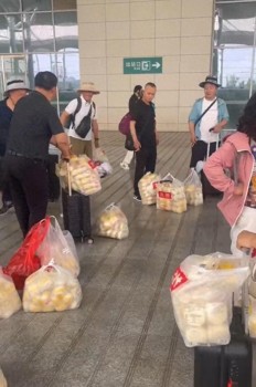 江蘇游客買800個(gè)洛陽(yáng)饅頭帶回家 麥香回味引熱議