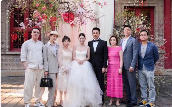 汪小菲夫婦大婚后首次公開露面,，一個(gè)舉動(dòng)暴露相處狀態(tài)