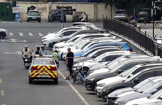 濟(jì)南無證駕駛頂包事件被還原 真相大白于監(jiān)控