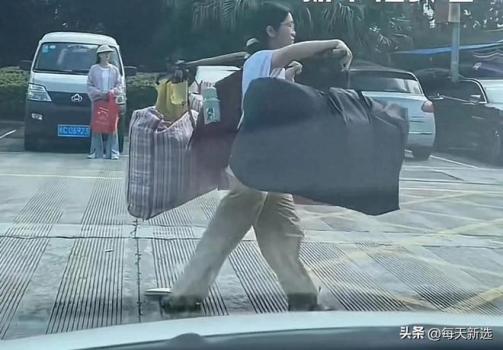 女生收到姐夫送的“考完三件套” 另外一位女生獨(dú)自面對生活