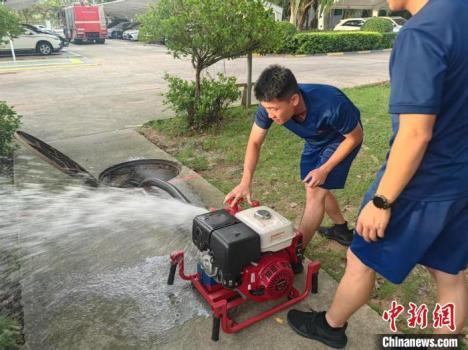 海南消防前置抗擊臺(tái)風(fēng)“蝴蝶” 嚴(yán)陣以待迎戰(zhàn)臺(tái)風(fēng)